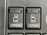 【両側パワースライドドア】スマートキーや運転席のスイッチで後席両側スライドドアの開閉が可能♪電動だから力を入れてドアを開ける必要が無く、小さなお子様でも簡単に開け閉めでき快適です♪