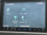 多彩なメディアに対応し、車内をより楽しく演出。お気に入りの音楽やラジオを快適に楽しめます。ドライブがさらに楽しくなります。