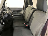 高いホールド性で運転姿勢が安定します。長距離ドライブでも疲れにくいのが魅力です。快適なドライビングライフをお送りください♪