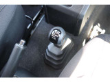 走行中にも2WD/4WDの走行切り替えができ、急な路面変化や天候変化にも即座に対応できます。