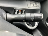 操作しやすいウインカーレバーで、安全な車線変更をサポートします。直感的に操作できるので、運転に集中できますね。