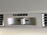 【後席シーリングファン】エアコンの風を後部座席まで届けてくれ、広い車内空間でも素早く快適な温度になります♪真夏や真冬に便利な機能です。