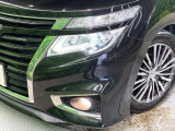 【LEDヘッドライト】悪天候や夜間走行時も良好な視界を確保し安心して運転できる高輝度LEDヘッドライトを装備!点灯速度が早く、消費電力も抑えられています。