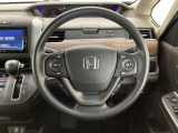 ハンドルにHondaセンシング系のクルーズコントロールやレーンキープアシストなどのスイッチと、オーディオの操作スイッチが装備されています。ハンドルから手を離さず安全に操作できます。
