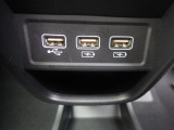 便利な充電用USBジャックも付いています。