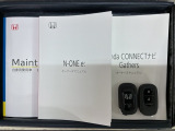 スマートキーは鍵をバッグに入れたままでもドアロックの開閉やエンジンのON・OFFができます。夜間や雨の日も鍵を探さなくて良いので便利です。