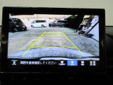 バックカメラの画像です。ガイドラインがスムースな車庫入れをサポートいたします。車庫入れの安心感がアップしますね。