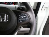 Hondaセンシングの機能のひとつ、アダプティブクルーズコントロール付!アクセルから足を離しても設定したスピードと前車との車間を保ち走行してくれます!車線維持もアシスト☆高速道路で疲労軽減ですね☆