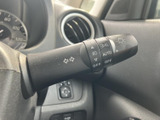 操作しやすいウインカーレバーで、安全な車線変更をサポートします。オートリターン機能も搭載し、運転の負担を軽減します。
