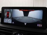 上から車両を見下ろしたような映像をナビゲーション画面に表示する「パノラミックビューモニター」を搭載しています。