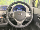 インテリアに合わせたデザインのステアリングは、運転される方のことも考え、運転しやすい形状、大きさです。是非一度、実際に触ってお確かめください。