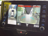 【パノラミックビューモニター】専用のカメラにより、上から見下ろしたような視点で360度クルマの周囲を確認することができます☆死角部分も確認しやすく、狭い場所での切り返しや駐車もスムーズに行えます。
