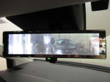 スマートルームミラー付きで後部座席に乗車してても後方がしっかり見れます