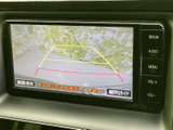 駐車時の安全をサポートするバックモニター。狭い場所でも安心して操作できます。