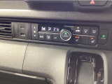 温度を調節すれば、自動で風量調整もしてくれるAUTOエアコン機能も付いています★