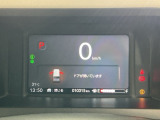 メータは先進的なデジタルメーターを採用!ゆっくりと数字が動くのでとても見やすく表示されます!平均燃費なども表示、エコな運転の手助けをしてくれます!