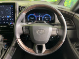 インテリアに合わせたデザインのステアリングは、運転される方のことも考え、運転しやすい形状、大きさです。是非一度、実際に触ってお確かめください。