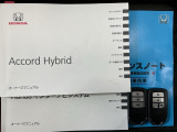 スマートキーは鍵をバッグに入れたままでもドアロックの開閉やエンジンのON・OFFができます。夜間や雨の日も鍵を探さなくて良いので便利です。
