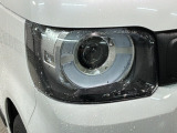 LEDヘッドライトは、点灯の瞬間から最大光量を発揮し、突然暗くなるトンネルなどでの安定感を高めます。