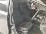 運転席まわりです。運転席からの視界が左右に広く隅々まではっきりと見渡せます!クルマの前端も把握しやすく安心して運転できます!