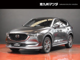 中古車専門再生工場にて熟練専任スタッフが丁寧に清掃、仕上げを実施しております。また、お客様に安心してご検討いただける様、公取協が定める基準に基づき車両検査を実施し、車両状態評価証を発行しております。