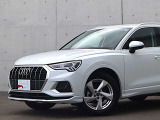●Audiが最初に採用したLEDポジショニングランプ。シャープなラインで昼間でも点けていたいと思うほど上品でオシャレです。夜間走行時はさらに目立ちます!