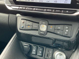 フルオートエアコンです。寒い冬に嬉しいすばやく温まるシートヒーター2段階で暖かさを切り替え可能ハンドルヒーターも便利で電費向上に役立ちます!ヒートポンプ式なので省電力になるのもポイントですね!!