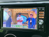 停車中には、番組や映像を楽しめます。長距離移動の休憩時間や、待ち時間に役立つ便利な機能です。移動時間を有効活用できますね。