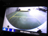 バックカメラの画像です。ガイドラインがスムースな車庫入れをサポートいたします。車庫入れの安心感がアップしますね。