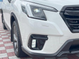 【LEDヘッドライト】悪天候や夜間走行時も良好な視界を確保し安心して運転できる高輝度LEDヘッドライトを装備!点灯速度が早く、消費電力も抑えられています。