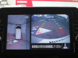 アラウンドビューモニター(車両を上から見たように表示)装着で車庫入れをサポート