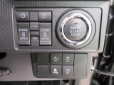 ダイハツのお店では、ダイハツ車を知り尽くしたプロフェッショナルが、専用の診断機器を使って各システムを点検しております。