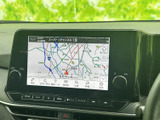 鮮明な地図表示で、目的地までスムーズなルート案内。運転に集中しながら、安心して目的地へ向かえます。情報量の多さも魅力です。