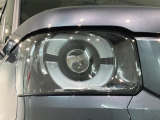 LEDヘッドライトは、点灯の瞬間から最大光量を発揮し、突然暗くなるトンネルなどでの安定感を高めます。