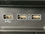 【USBポート】USBポートも装備されています、スマートフォンの充電やオーディオに連携も可能です、今や欠かせない装備の一つです!