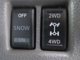 パートタイム4WD☆路面状況などに応じて、スイッチひとつで2WD&hArr;4WDの切り替えが可能です。滑りやすい路面では、スノーモードONでDレンジ(A/T車)での発進や走行がしやすくなります。
