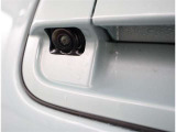 バックカメラが付いているので後方確認が非常にしやすいです。今や運転初心者も熟練者も必須装備!ついていて損はないですね♪