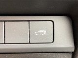 パワーリアゲート装備!スイッチひとつでリアゲートの開閉ができてとても便利なアイテムです。