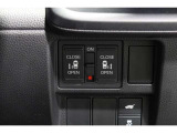 ◆◆両側電動スライドドア!!荷物で手が塞がる時など簡単にドアの開閉が出来ます!何より力いらずで開閉OK!女性やお年寄りにも優しい♪電動機能はOFFにもできますから元気なお子様の駆け出しも安心!