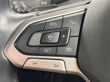 ◆クルーズコントロールにレーダーセンサーを組み合わせ、先行車を測定し設定されたスピードを上限に自動で加減速を行います。一定の車間距離を維持することで、長距離走行でのドライバーの疲労を低減させます。