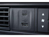 インパネトレーの下にはType-C(3A)のUSBジャックを備えています。