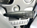 【オートライト】周りの明るさに応じて自動でヘッドライトの点灯・消灯ができる機能です!ライトの付け忘れ・消し忘れなどが無くなり、雨の日や夕方の走行も安心!トンネル通過時も便利ですね
