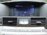 エアコン左右独立温度調整機能は、運転席と助手席それぞれにお好みの温度を設定することができます。