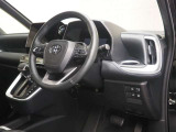 運転席の様子です。見通しの良いすっきりとした内装で、運転しやすい空間となっております!