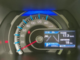 視認性の高いメーター類で、運転に必要な情報を的確に把握。運転状況を常に把握し、安全運転をサポートします。走行情報を一目で確認できます。