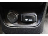 100V・1500W電源を装備。PC等の電気製品に対応し、走行中にも使用できます。アウトドアでも活躍しますし、停電などの非常時には電源としても使える便利な装備です。ラゲージスペースにも装備しています。