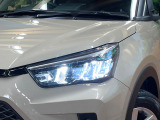 【LEDヘッドライト】悪天候や夜間走行時も良好な視界を確保し安心して運転できる高輝度LEDヘッドライトを装備!点灯速度が早く、消費電力も抑えられています。