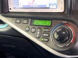 【オートエアコン】一度お好みの温度に設定すれば、車内の温度を検知し風量や温度を自動で調整。暑い&hellip;寒い&hellip;と何度もスイッチ操作をする必要はありません。快適な車内空間には必須の機能ですね♪