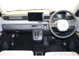 操作性に優れた運転席となります!小物入れや各ボタンの配置にこだわり、使いやすいです!座り心地もよく視認性も良好なのでロングドライブもお任せ下さい!