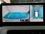 アラウンドモニター 白線や駐車車両をナビ及びルームミラーに表示 駐車している車両との位置関係も一目で分かって安心です